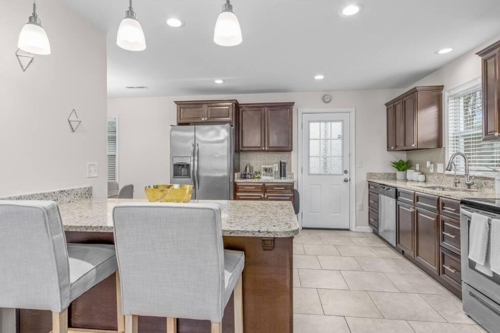 Family Style 5Br Home Mins From Buckroe Beach Hampton Eksteriør billede